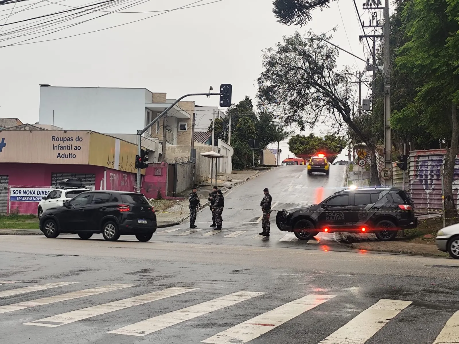 Homem invade CMEI no São Braz, faz 13 reféns e é morto após negociação em Curitiba