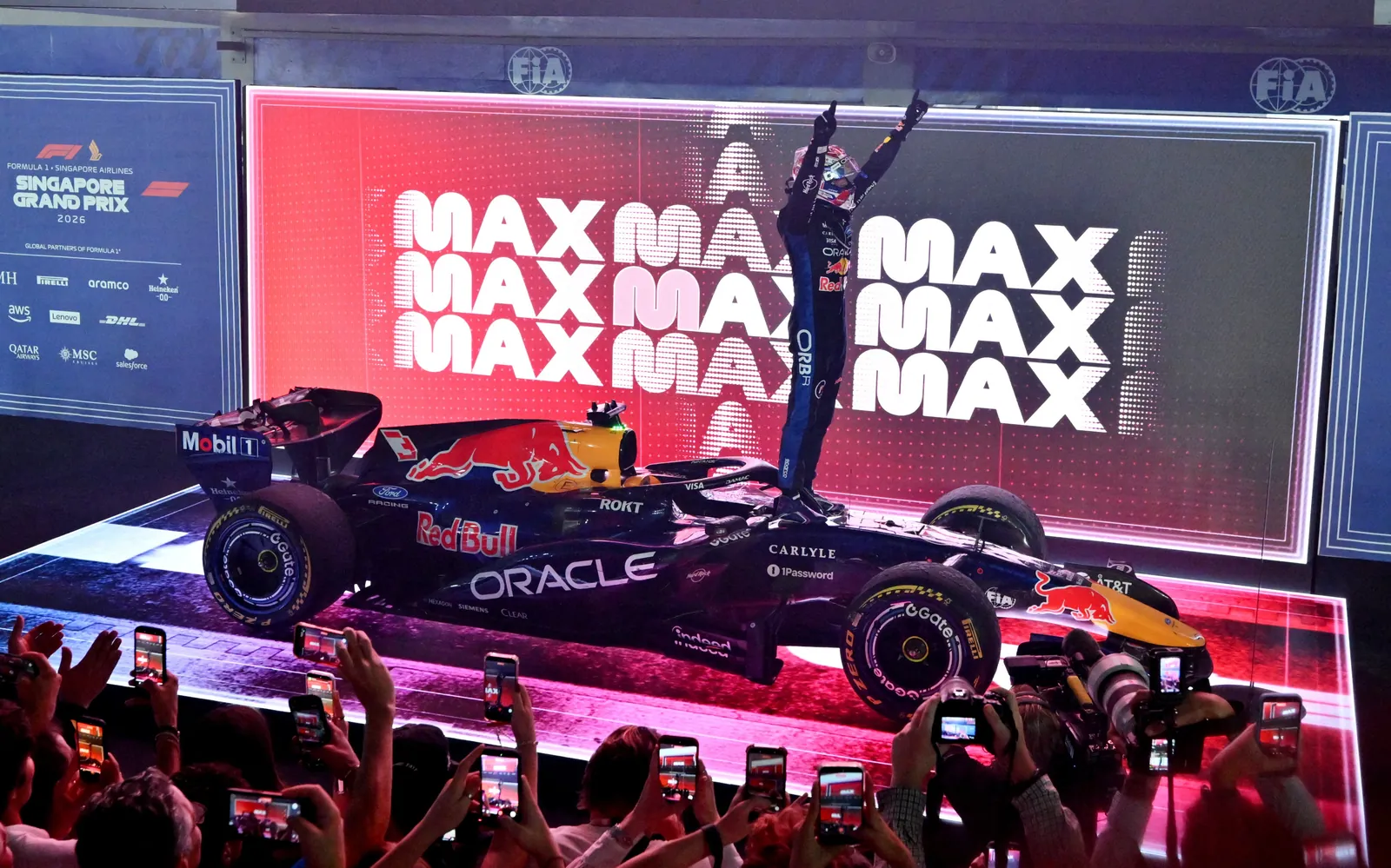 Verstappen vence pela 1ª vez em Singapura e Bortoleto abandona após 8 voltas