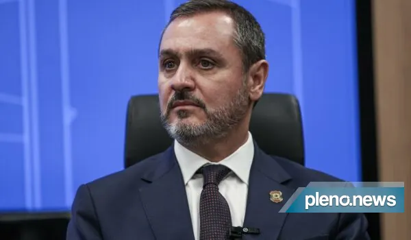 Flávio aciona Justiça Eleitoral contra diretor-geral da PF por apuração no 1º turno