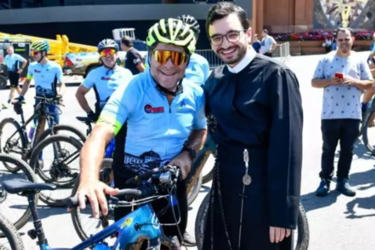 Daniel chega ao Santuário de Aparecida após pedalar 318 km pelo Caminho da Fé