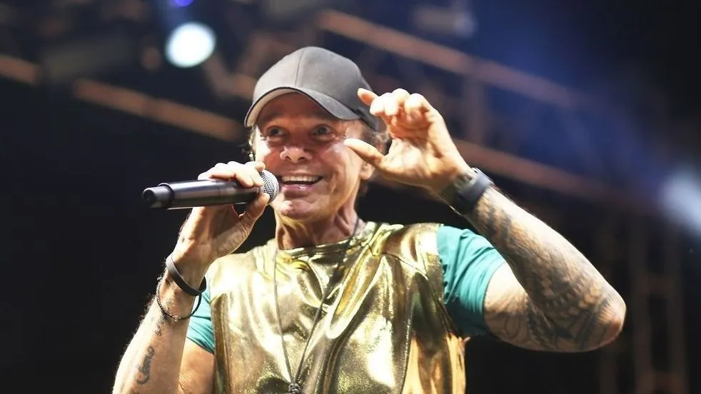 Morre Netinho, voz do hit Milla e ícone do axé, aos 60 anos em Salvador