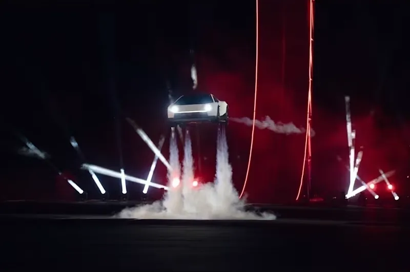 Tesla mostra novo Roadster com ajuda da SpaceX, voo curto e estreia prevista para 2028