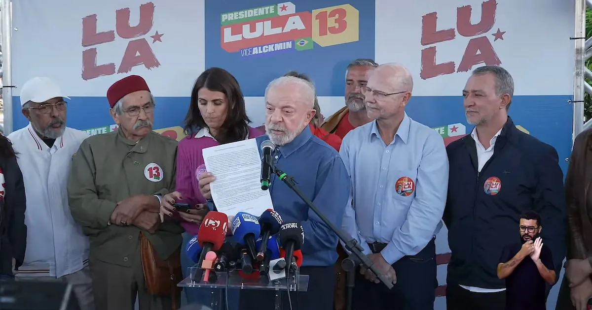 Lula diz que vai abrir sigilos dele e dos 5 filhos e cobra o mesmo de Flávio Bolsonaro