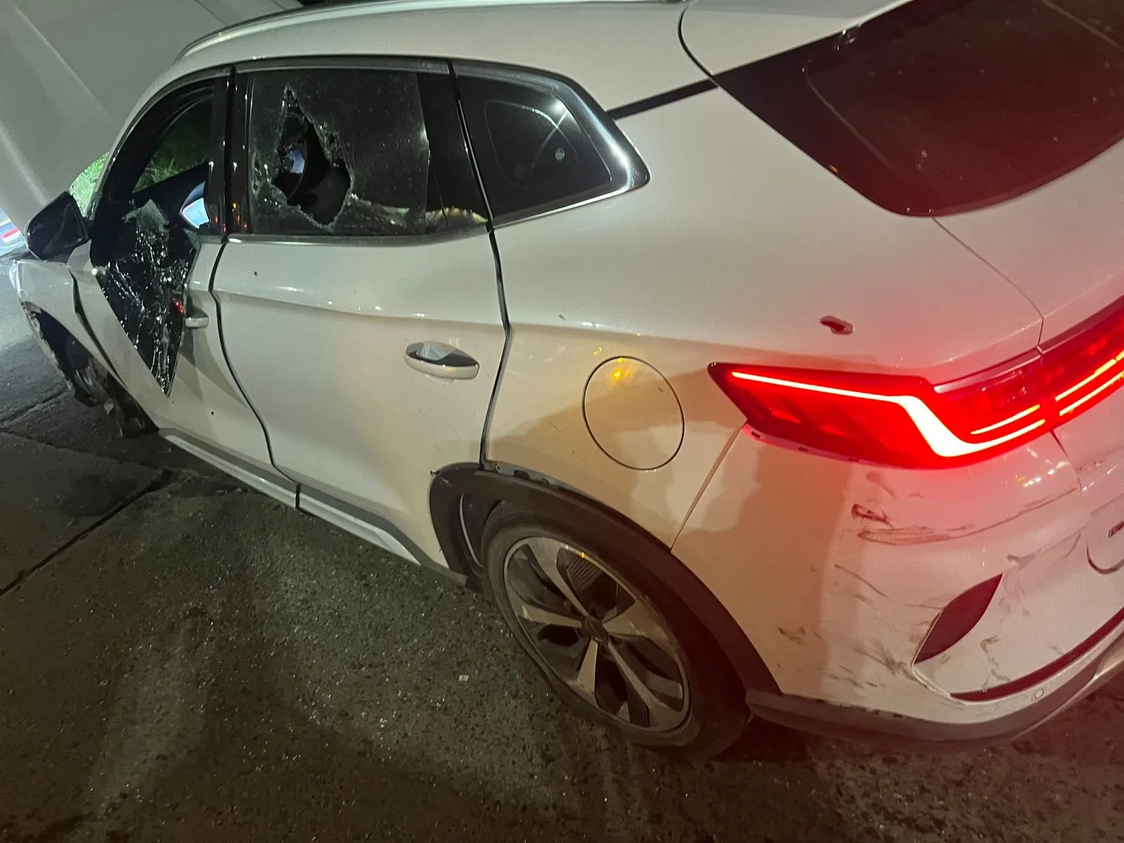 Vídeos mostram PMs atirando contra carro de secretário morto na Avenida Brasil